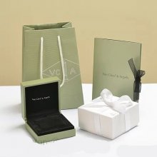 Original Van Cleef & Arpels Necklace Box (Complete set of price)
